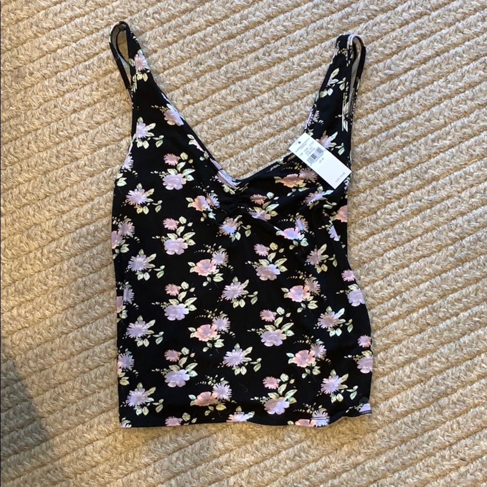 Women’s medium Floral crop top tank.